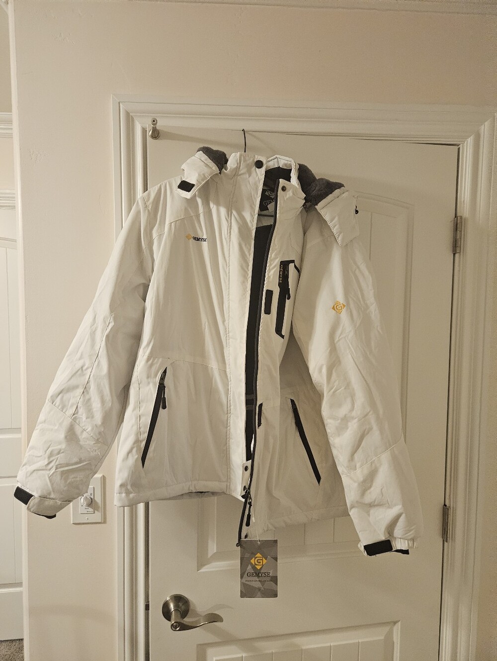 Women's White GEmyse Puffer Jacket with Black Trim NWT. Size XL